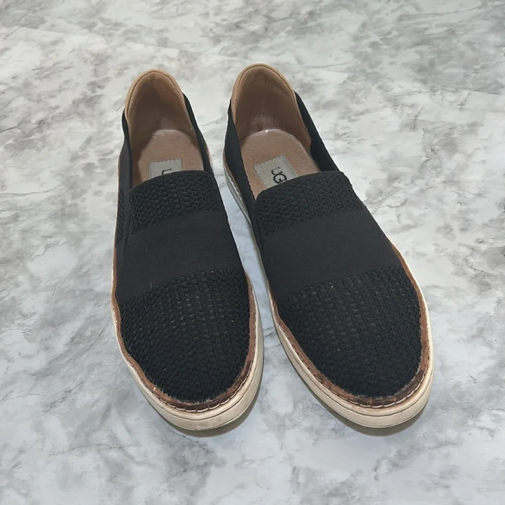 UGG WOMENS SAMMY SLIP ON LOAFER BLACK Sz 8.5 - Picture 2 of 9